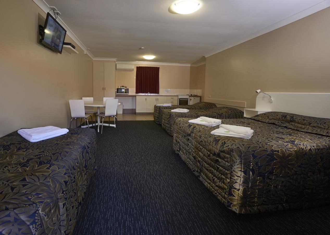 Jefferys Motel ทูวูมบา ภายนอก รูปภาพ